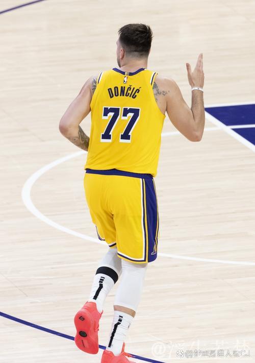 4月1日常规赛:火箭迎战湖人 东契奇精彩表现 4月1日常规赛:火箭迎战湖人 东契奇精彩表现