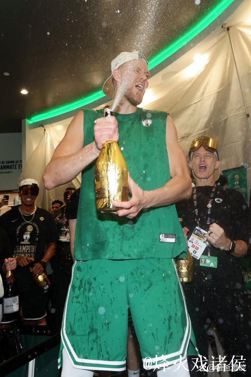 波尔津吉斯透露将进行脚踝手术 预计最快12月回归 波尔津吉斯透露将进行脚踝手术 预计最快12月回归