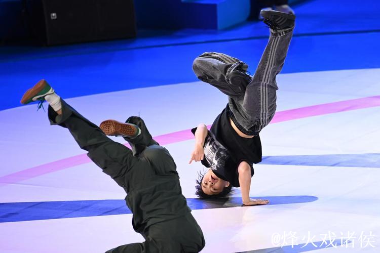 全运会霹雳舞女子组决赛 刘清漪战胜对手成功卫冕 全运会霹雳舞女子组决赛 刘清漪战胜对手成功卫冕